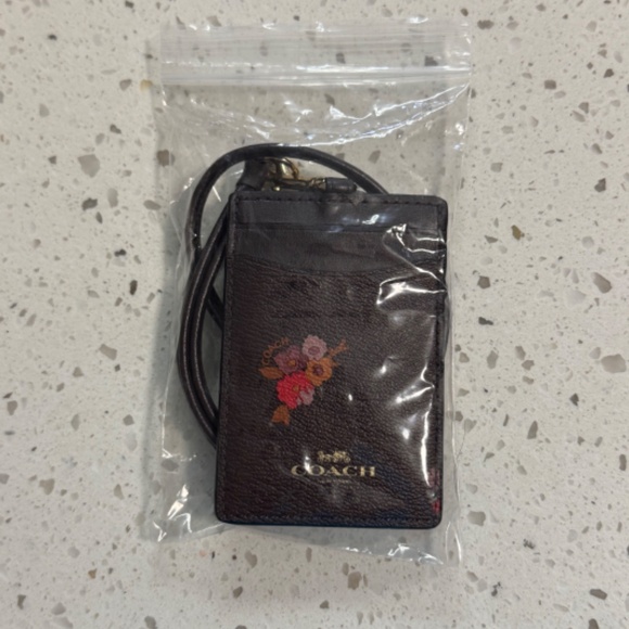 New Coach ID Holder With Lanyard - Picture 4 of 4